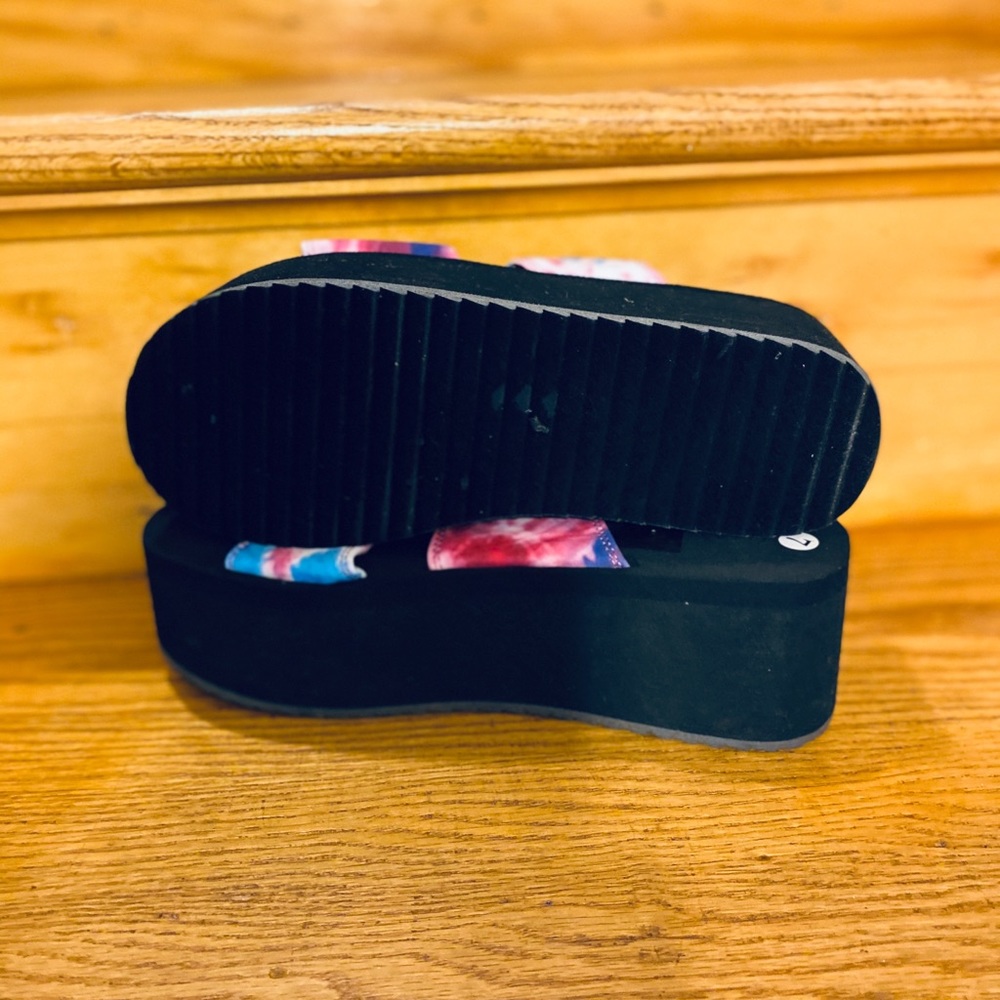 NWOT- Urban Outfitters Tie Dye platform sandal - Picture 7 of 7